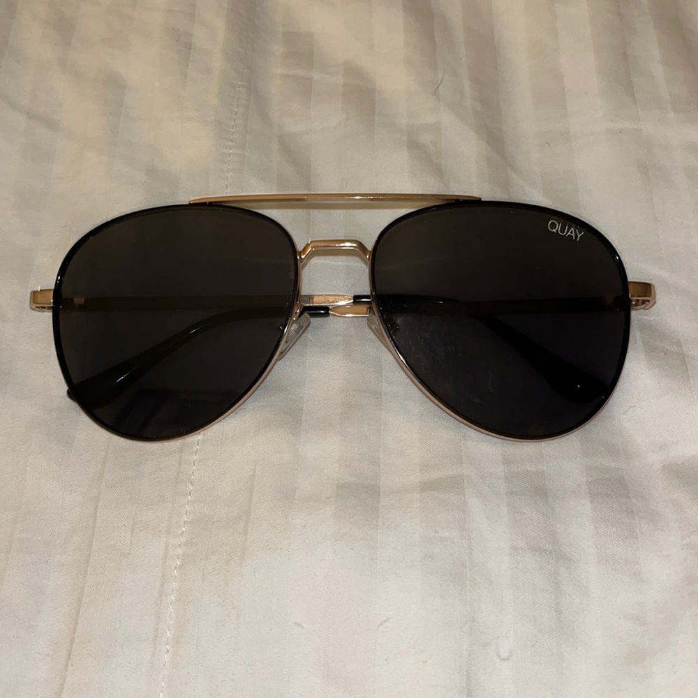 Quay aviator sun glasses!!